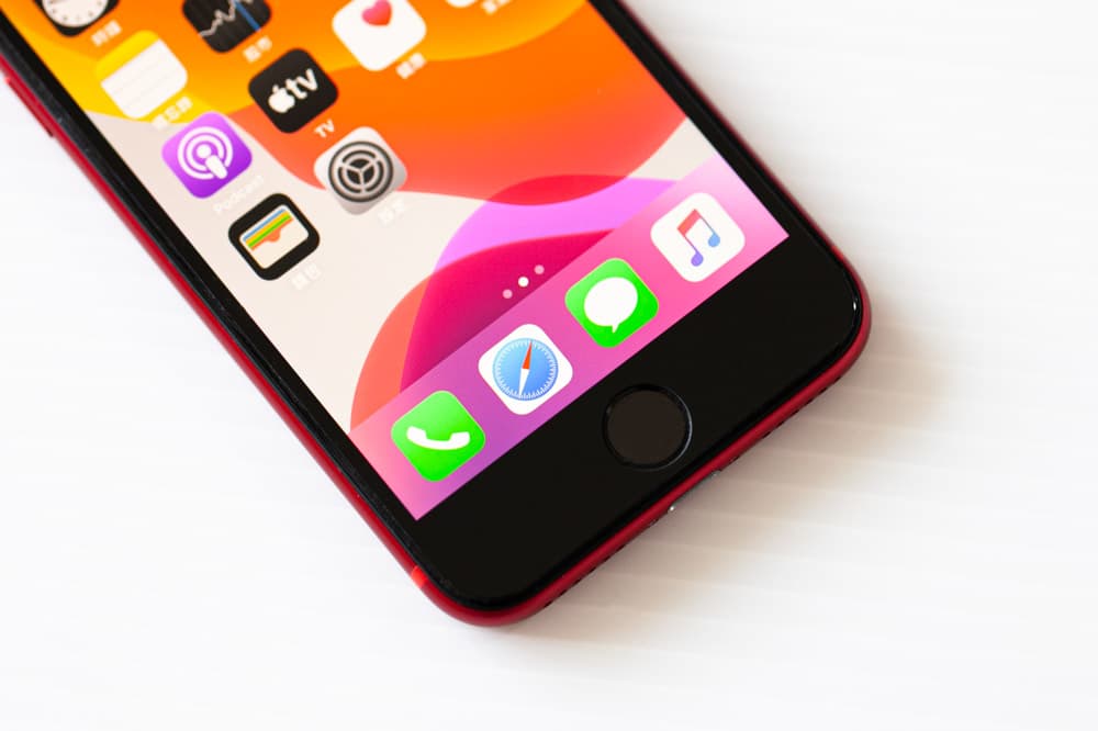 hoda iPhone SE2 保護貼推薦，平價2.5D進化滿版9H鋼化玻璃保護貼7
