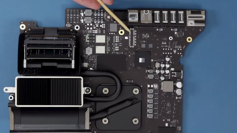 2020年27吋iMac 拆解證實SSD 焊死無法更換，另出現神秘接點1