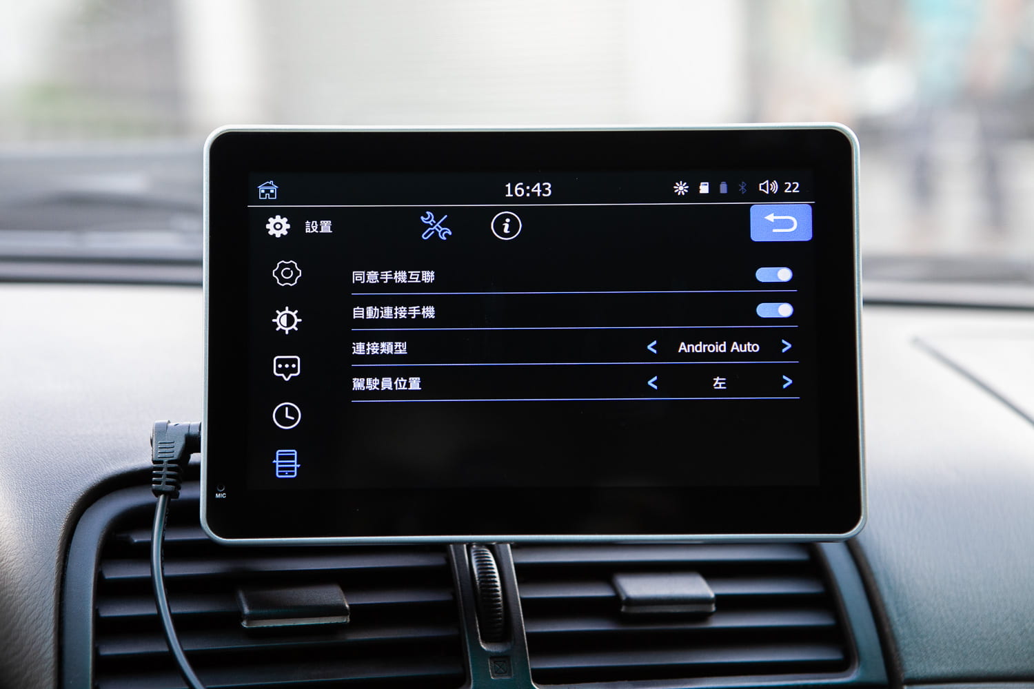 Apple CarPlay 免換車、免改裝，接上這台主機就能享有