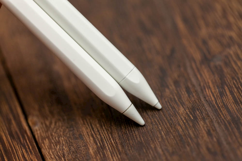Apple Pencil 第二代(下)、Penoval A2(上)筆尖比較