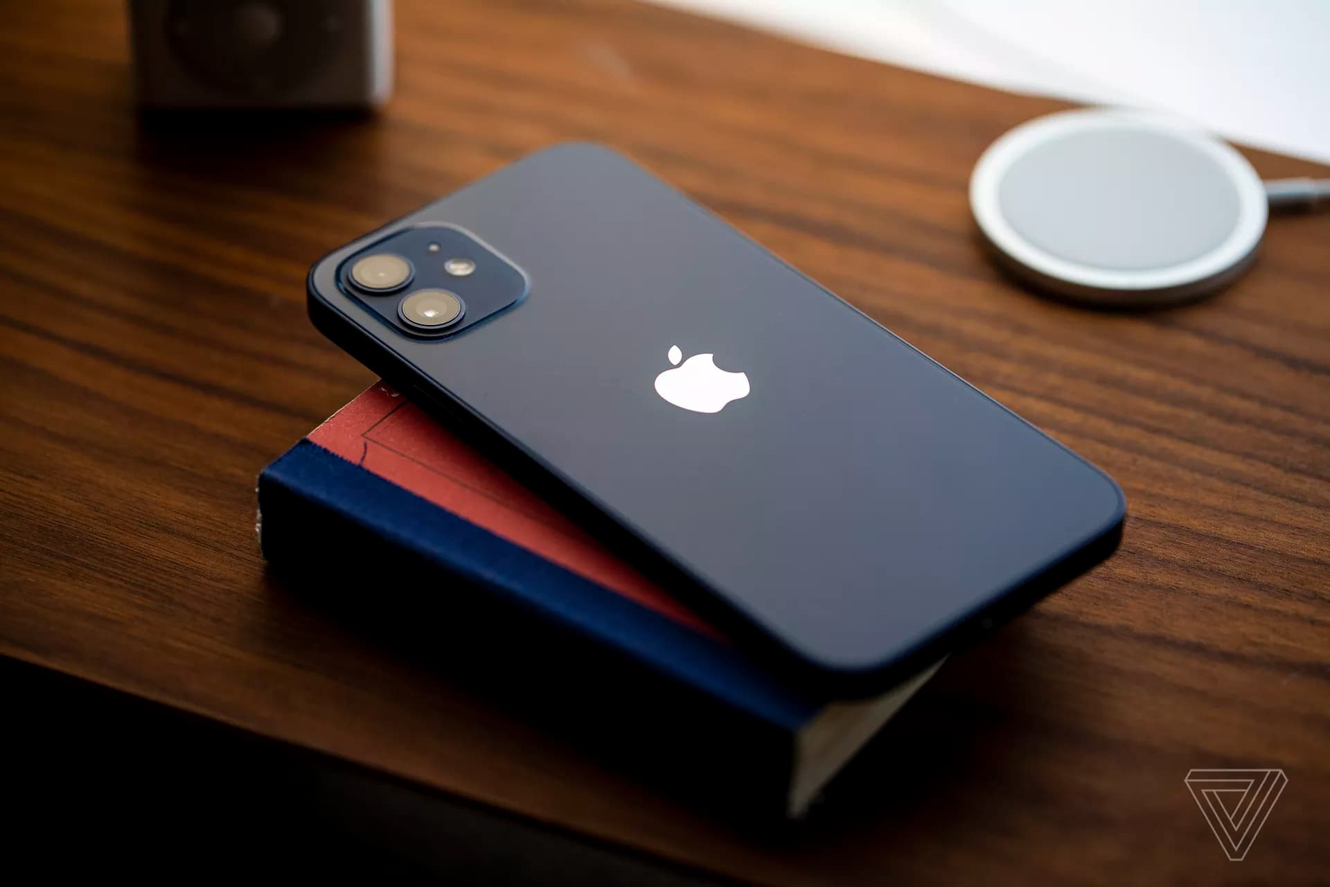 真實 iPhone 12 藍色是如何1
