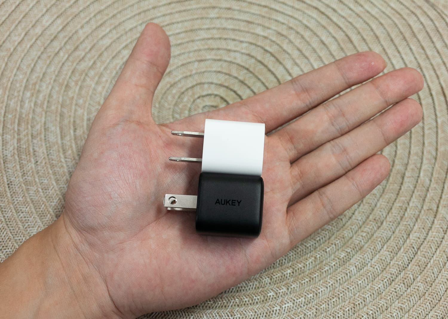 AUKEY Omnia Mini 20W USB-C 充電器外觀5