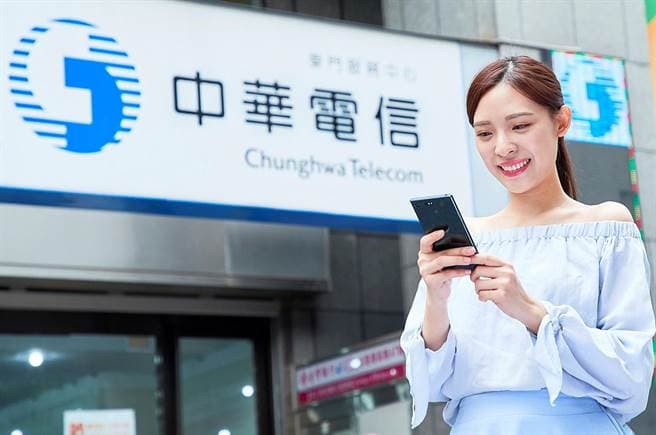 全台遠傳、中華電信、台灣大哥大、亞太、台灣之星電信門市都提供免費手機充電服務