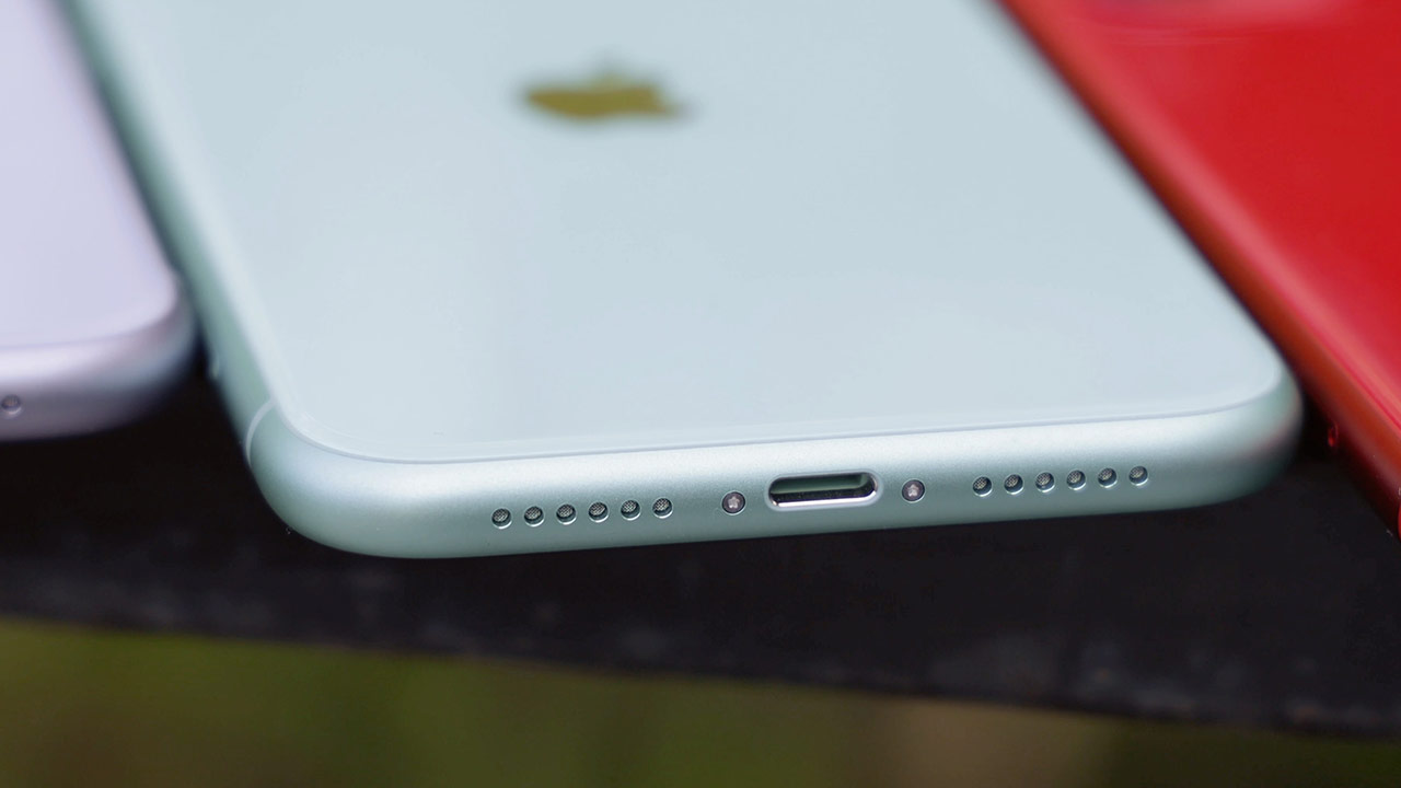 the eu forces apple to abandon the lightning charging port