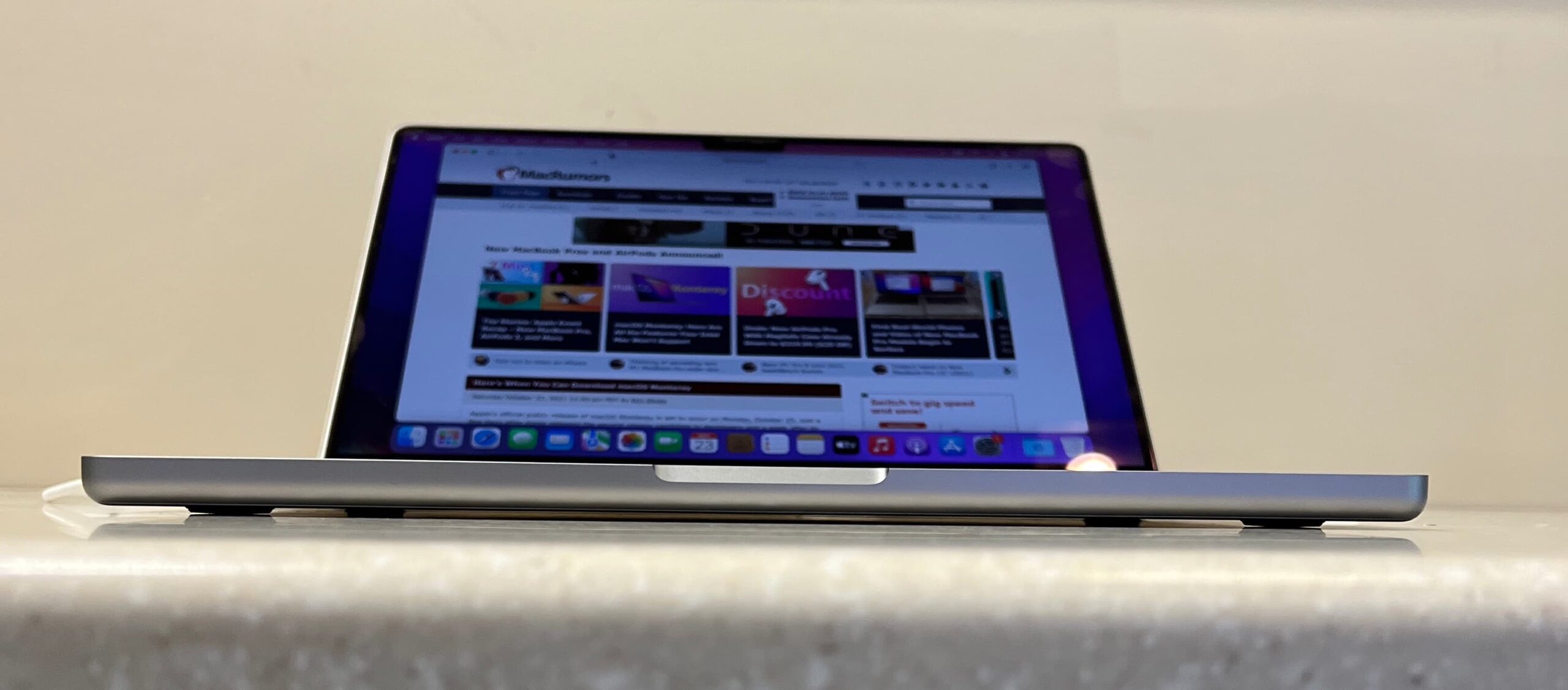 蘋果 2021 款 MacBook Pro 開箱影片和外觀實機近距離搶先看2