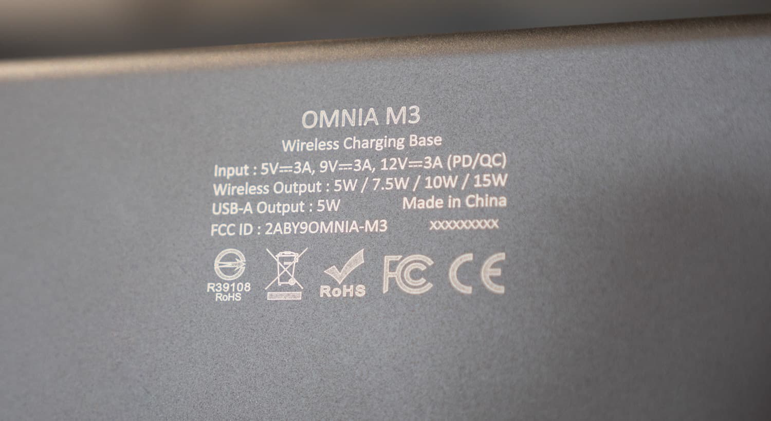 OMNIA M3 充電器配件需另外選購