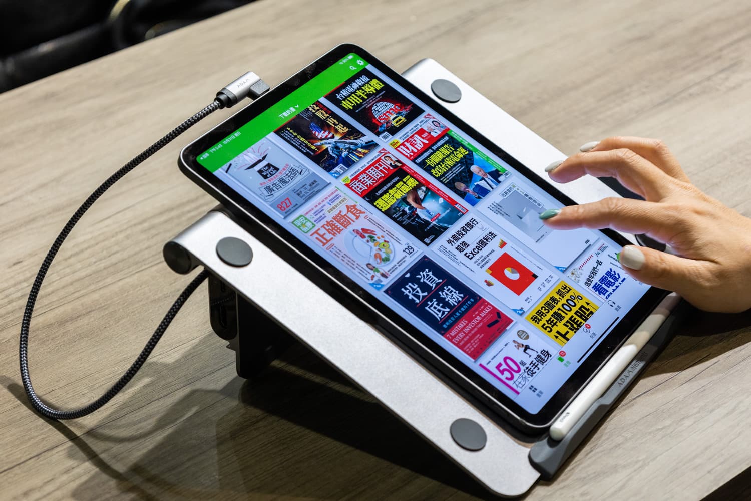 CASA Hub Stand 搭配 iPad 平板也超適合2
