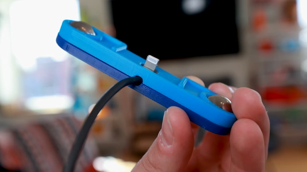 Apple 巧控滑鼠充電設計超蠢，設計師發明充電座依舊沒效1