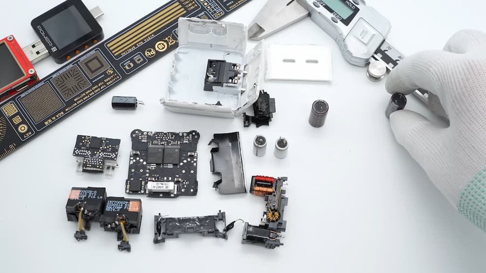 Apple 35W 雙USB-C 充電器拆解揭秘，內部設計對稱充電超悲劇9