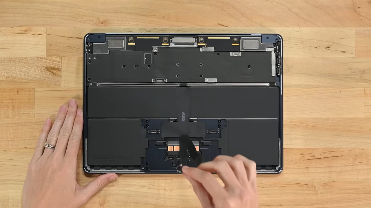 M2 MacBook Air 拆解總結：一台少了散熱器超輕薄筆電2