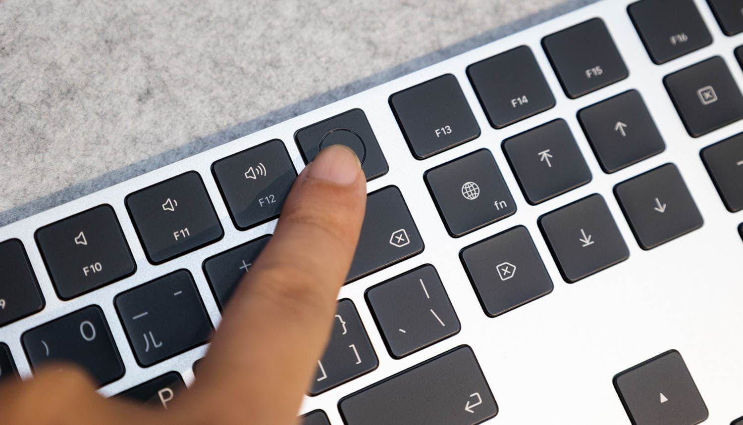 magic keyboard with touch id 25