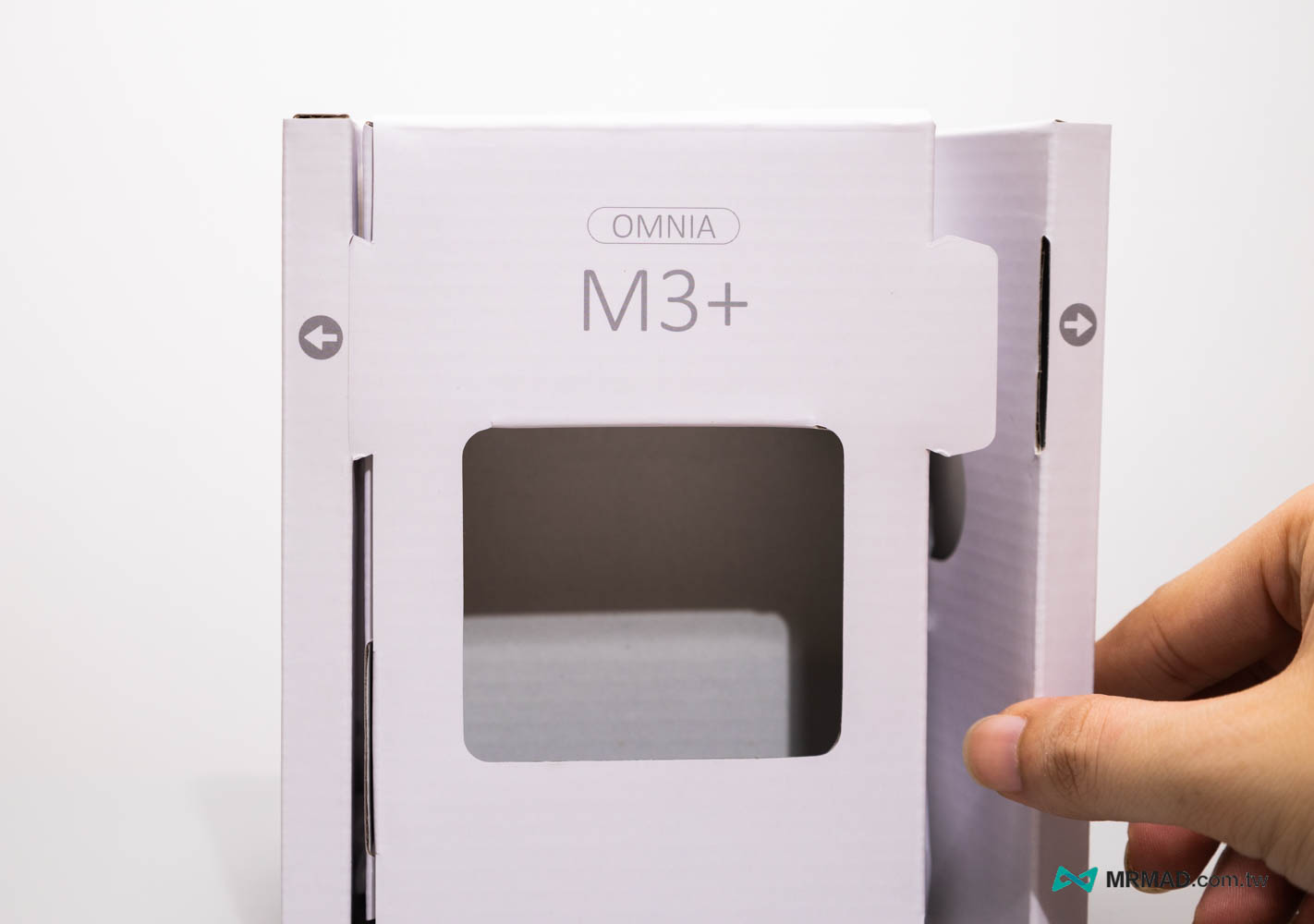 OMNIA M3+ 三合一磁吸無線充電座開箱6