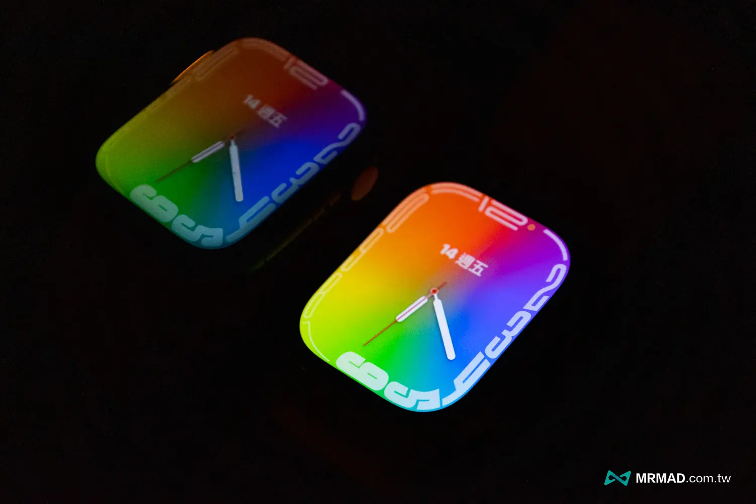 Apple Watch螢幕亮度比較：左圖 Apple Watch Series 7 右圖 Apple Watch Ultra