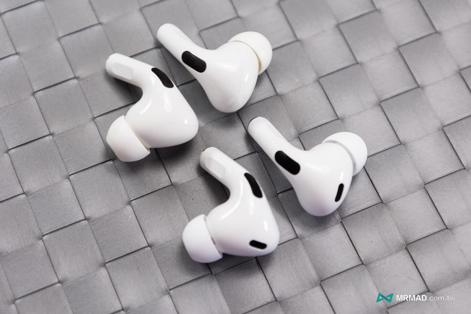 airpods pro 2 unboxing 17