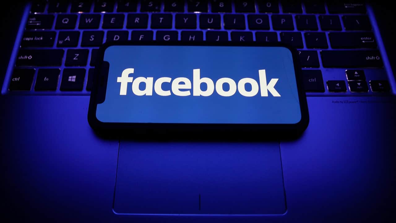 why facebook drains your phones battery
