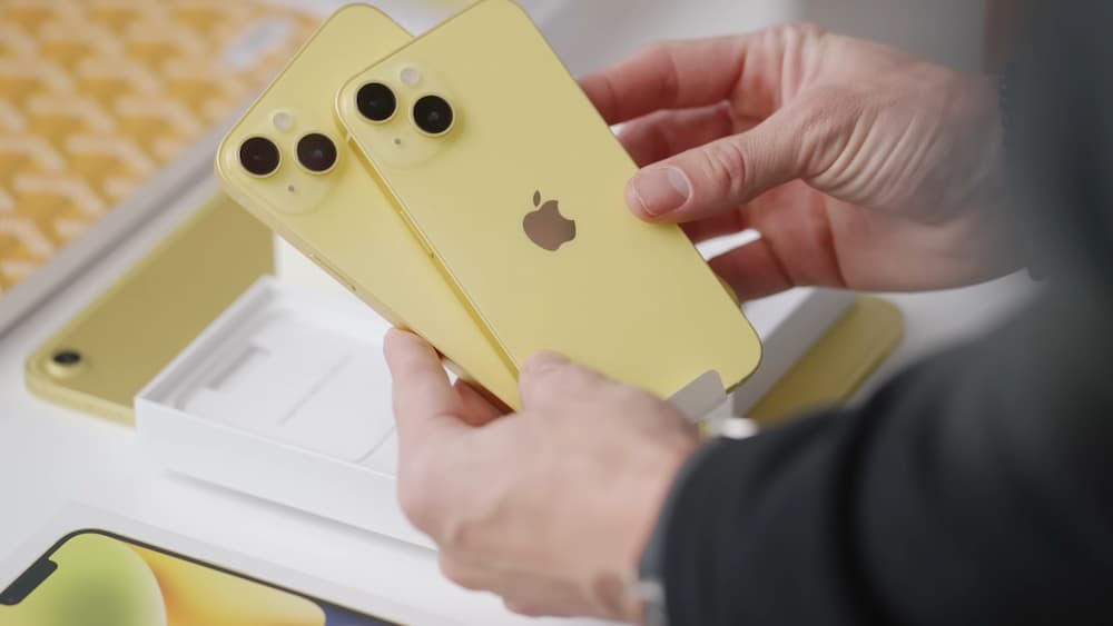which color is the yellow iphone 14 approaching 6