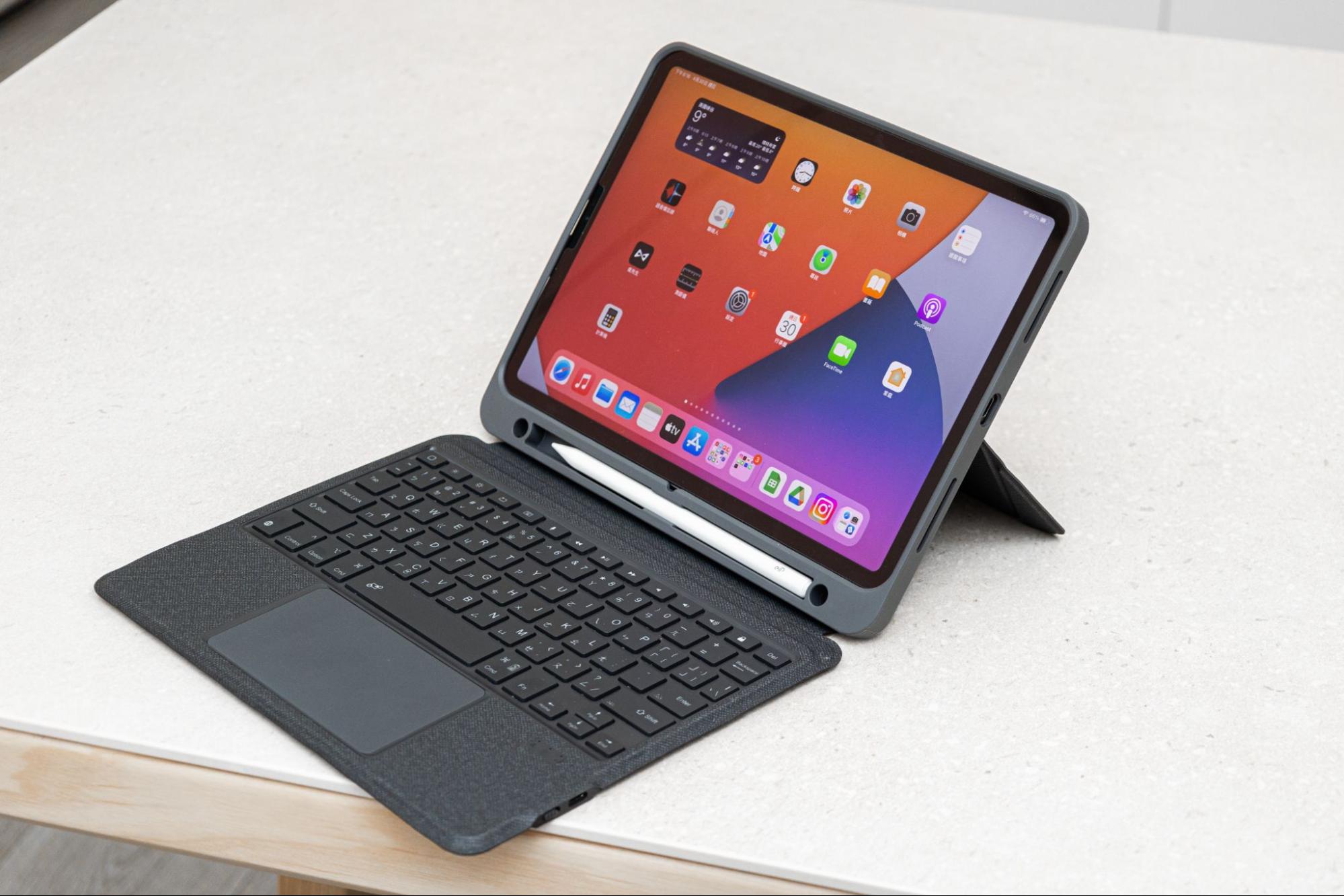 超值iPad配件eiP開箱：磁吸藍芽鍵盤、觸控筆、類紙膜解鎖iPad生產力