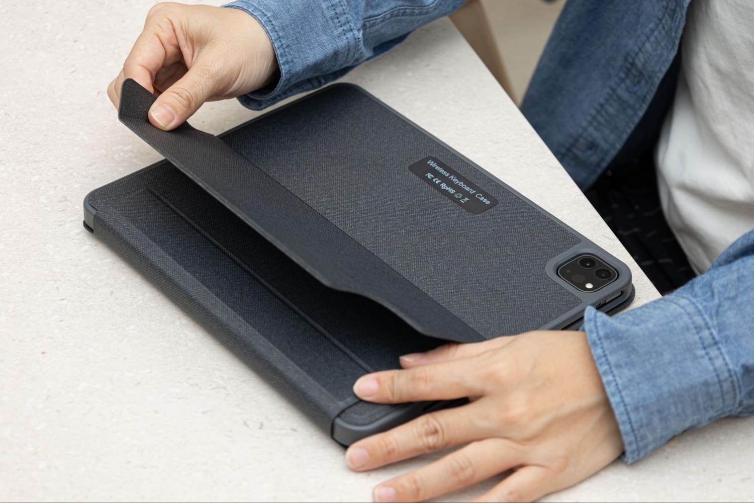 eiP Magnetix 磁吸可拆式藍芽鍵盤開箱評測：360度防護、多角度支架14