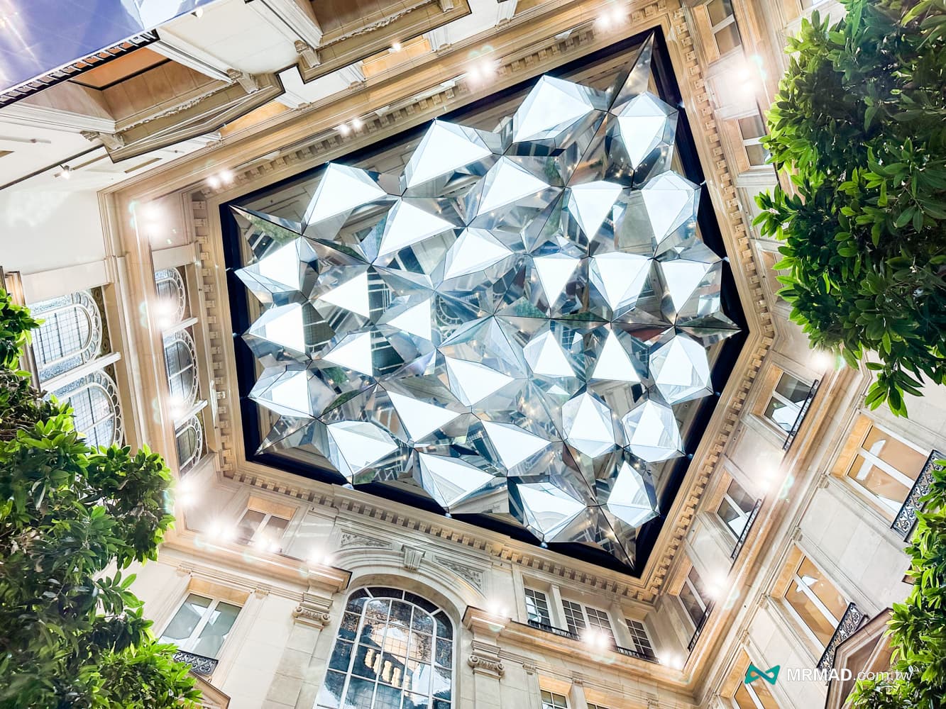 法國巴黎香榭大道Apple Store 體驗，法式建築與鑽石天窗絕美結合12