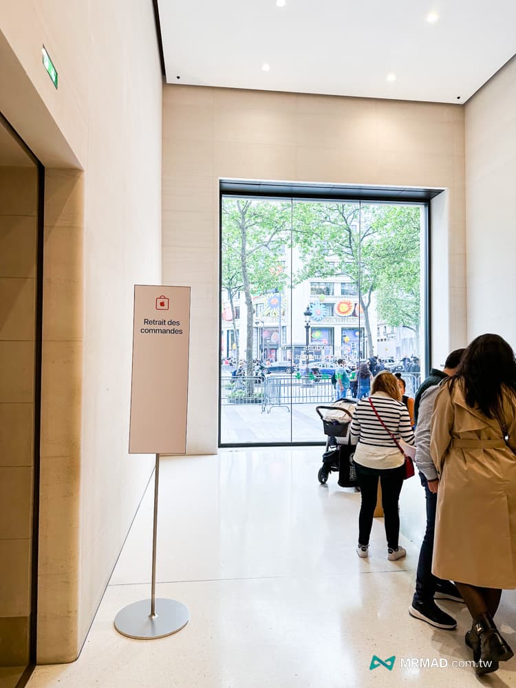 法國巴黎香榭大道Apple Store 體驗，法式建築與鑽石天窗絕美結合26