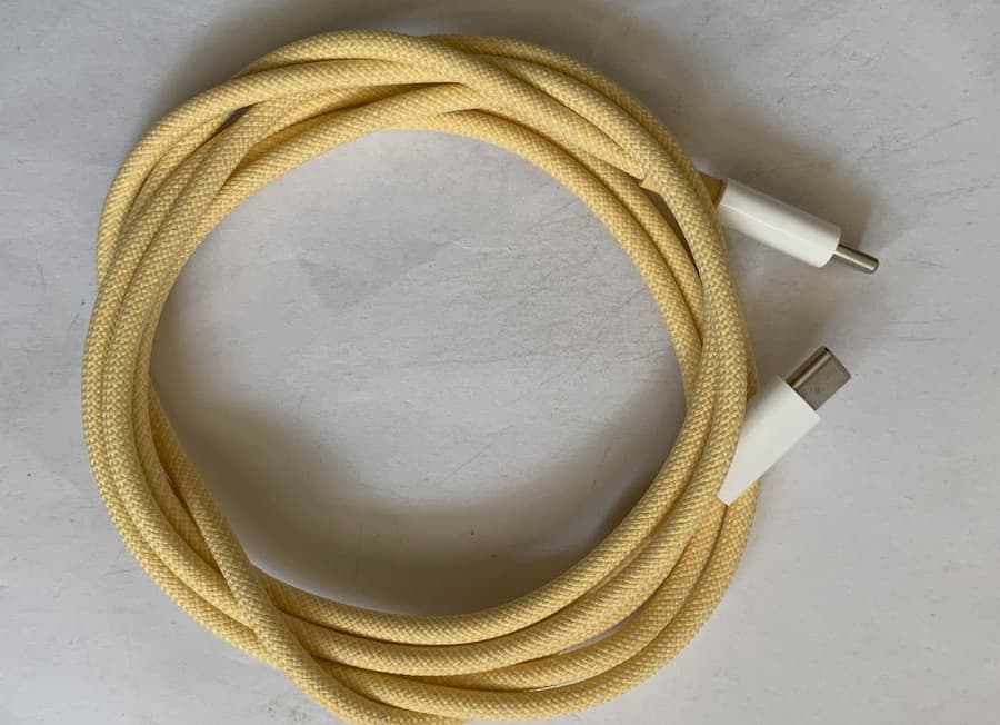iPhone 15充電線設計：編織、耐彎折充電頭