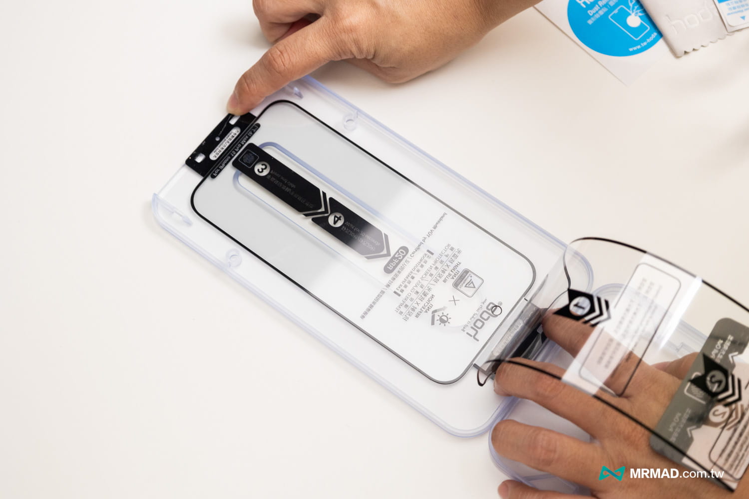 hoda iPhone 15 AR抗反射＋德國萊因認證抗藍光玻璃貼開箱評測1