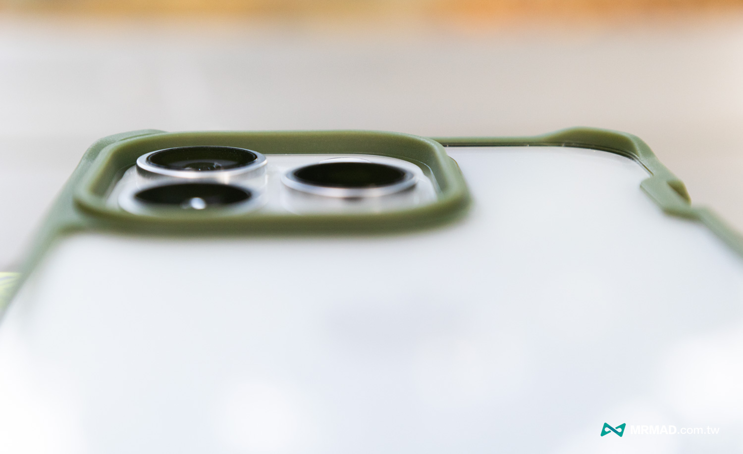 普格爾坦克透明 iPhonen 15 保護殼評測9