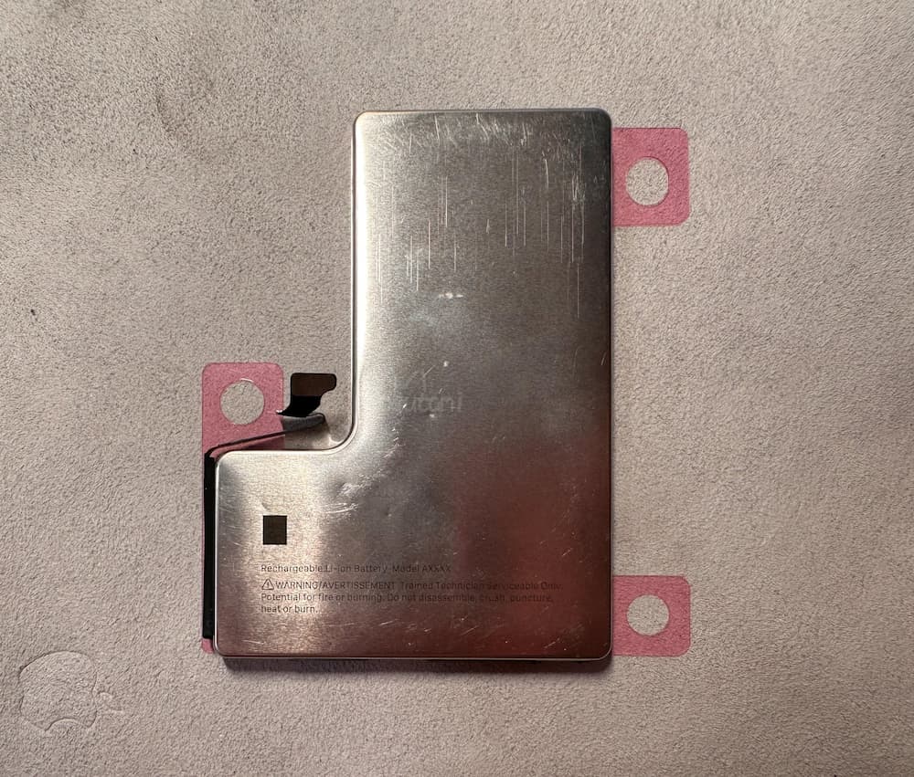 iPhone 16 Pro電池金屬外殼間諜照曝光！除散熱還改進什麼？1