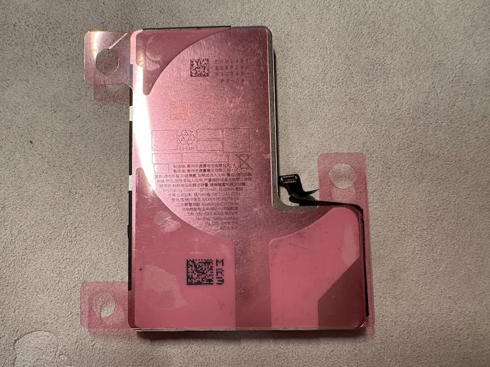 iPhone 16 Pro電池金屬外殼間諜照曝光！除散熱還改進什麼？2