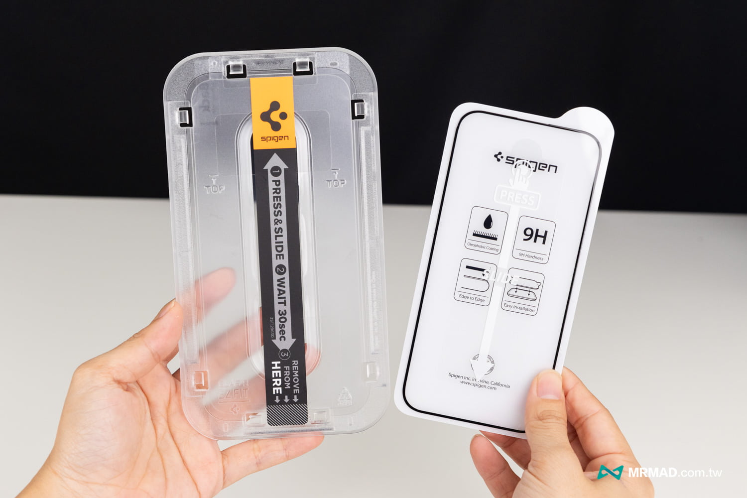 Spigen iPhone 15 保護貼配件2