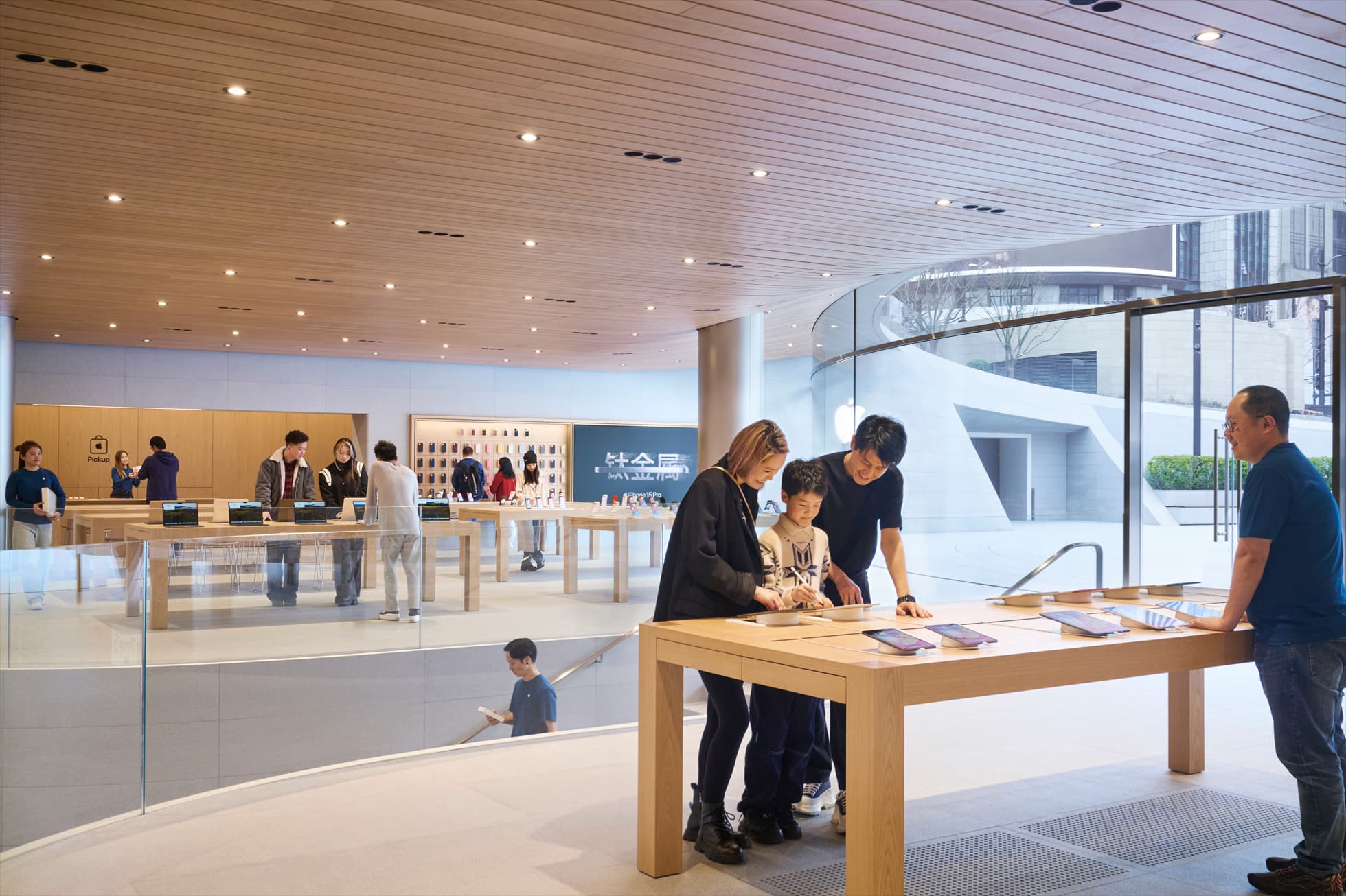 Apple 靜安零售店揭開內部設計，一起看中國最美的蘋果建築 3