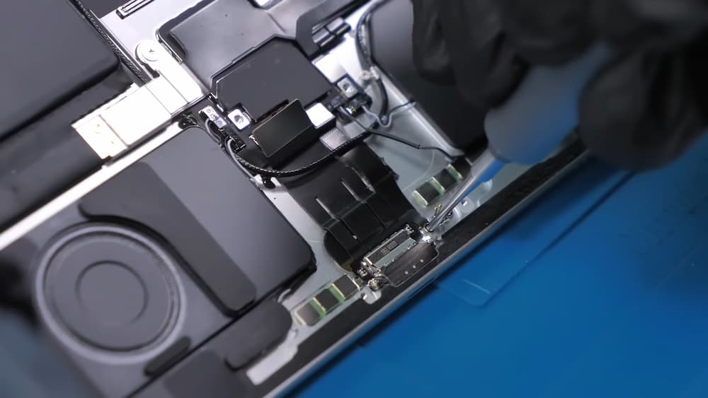 M4 iPad Pro 拆解揭開新機身內部設計 6