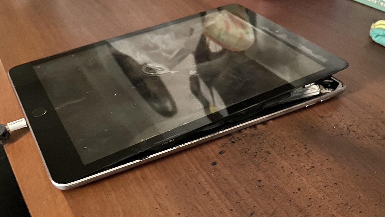 ipad spontaneously combusts while charging