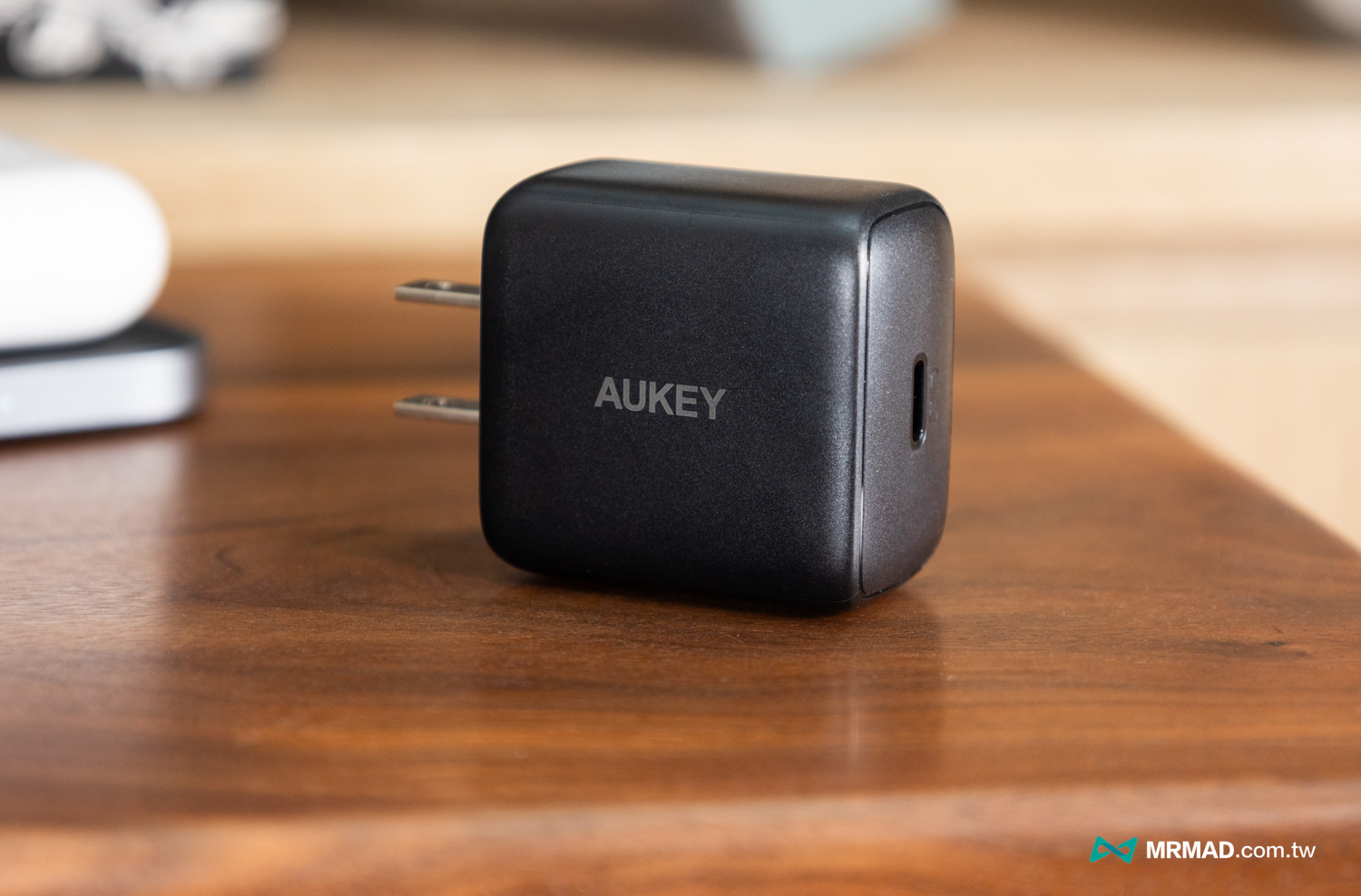 AUKEY MagFusion Z 無線充電器開箱5