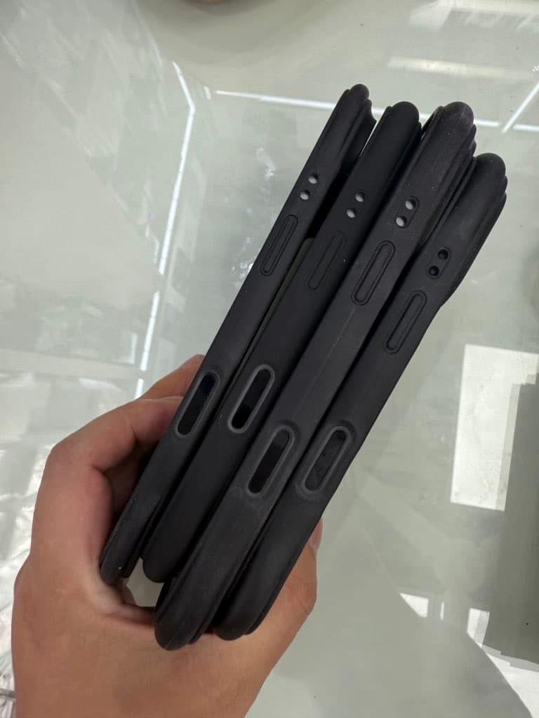 iPhone 17液態矽膠保護殼實體設計 2