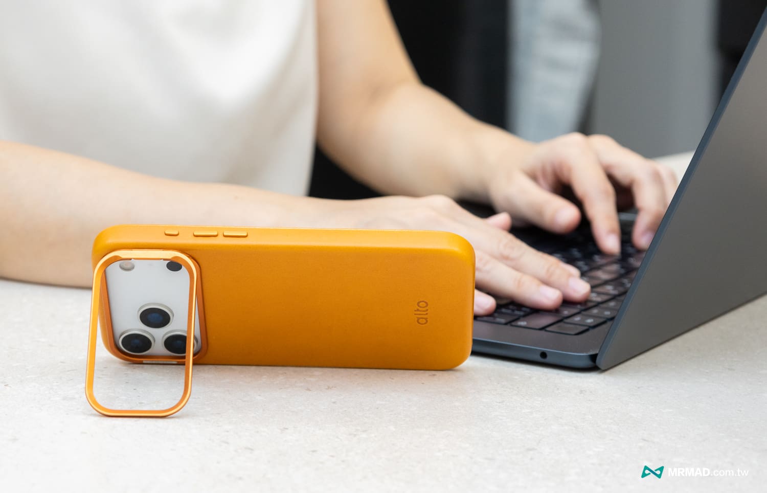 alto Uplop iPhone 17 磁吸皮革手機殼開箱與評價8