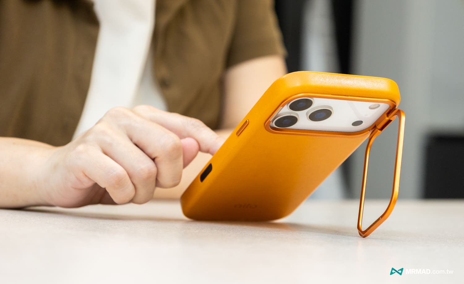 alto Uplop iPhone 17 磁吸皮革手機殼開箱與評價9