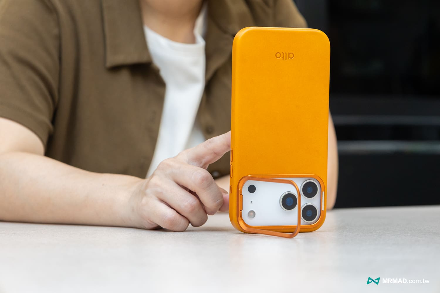 alto Uplop iPhone 17 磁吸皮革手機殼開箱與評價10