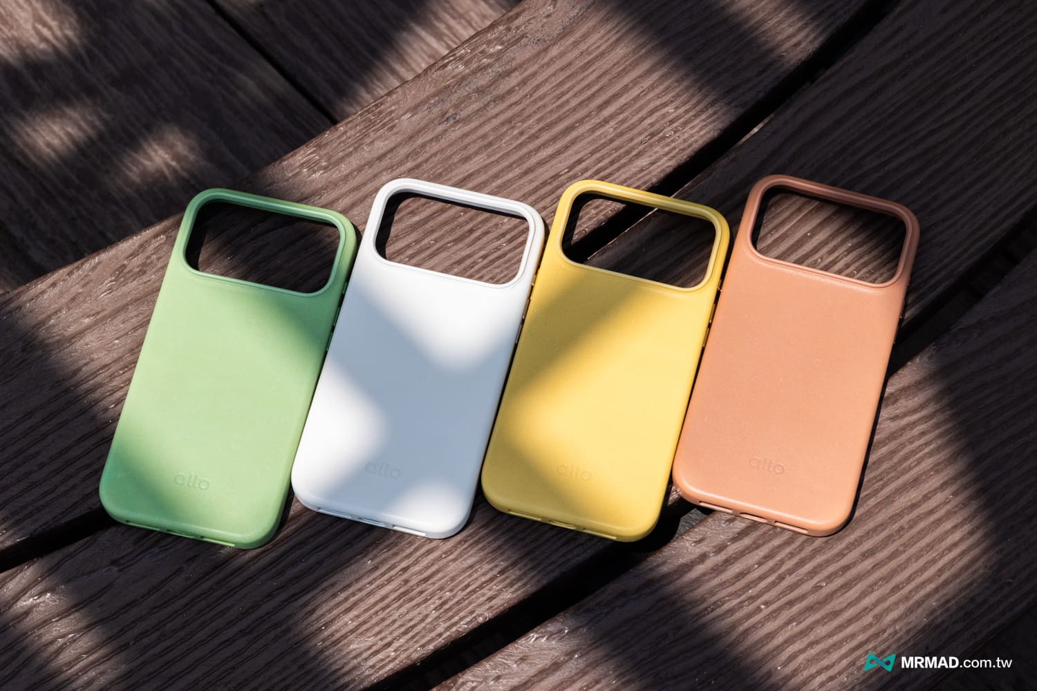 Clop 白色限定 iPhone 17皮革手機殼4