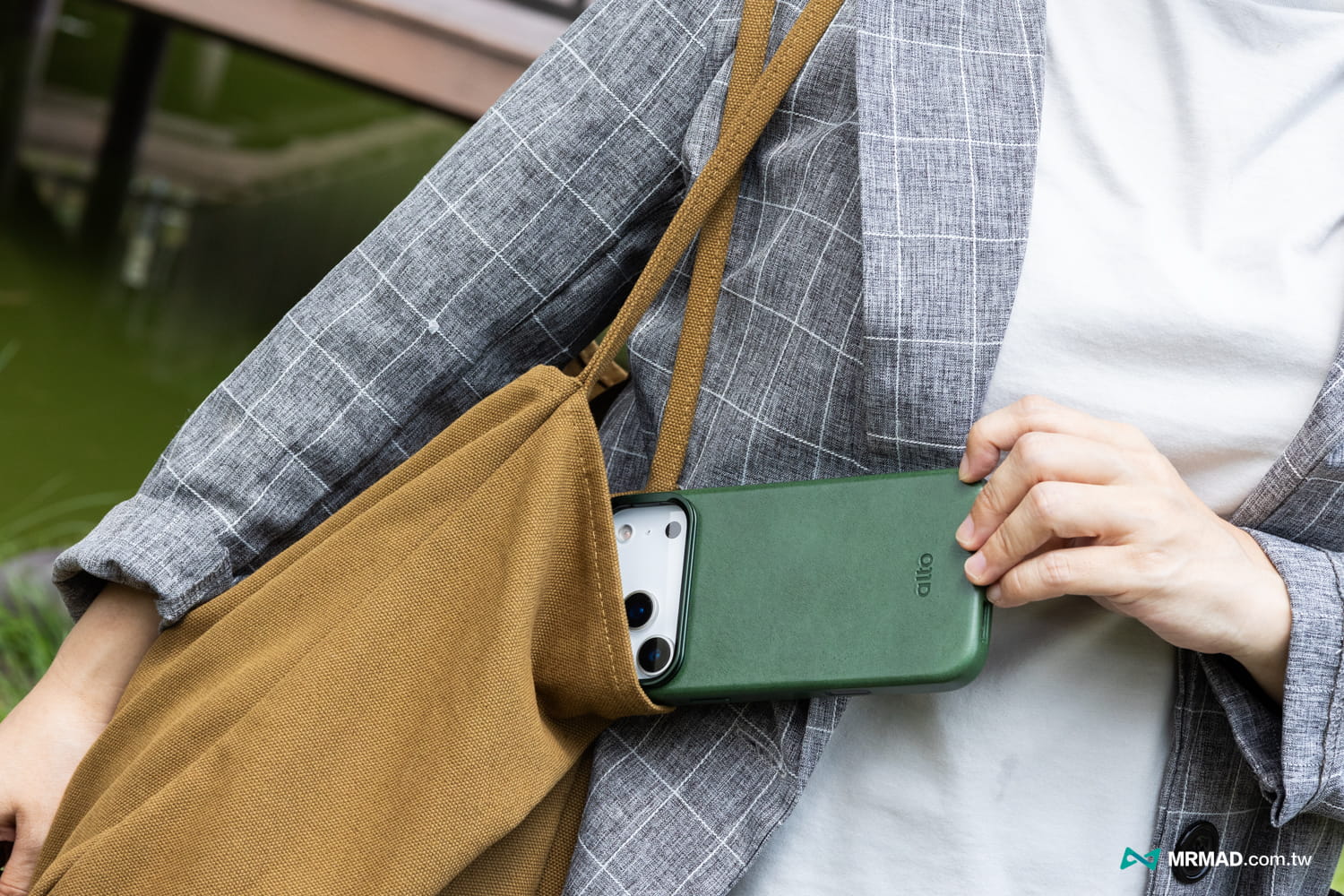 alto Uplop iPhone 17 磁吸皮革手機殼開箱與評價3