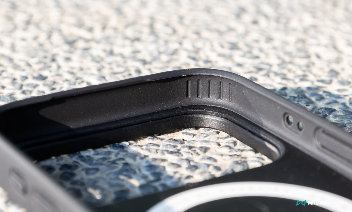 iPhone 17 CASETiFY亮面防摔手機殼評價8