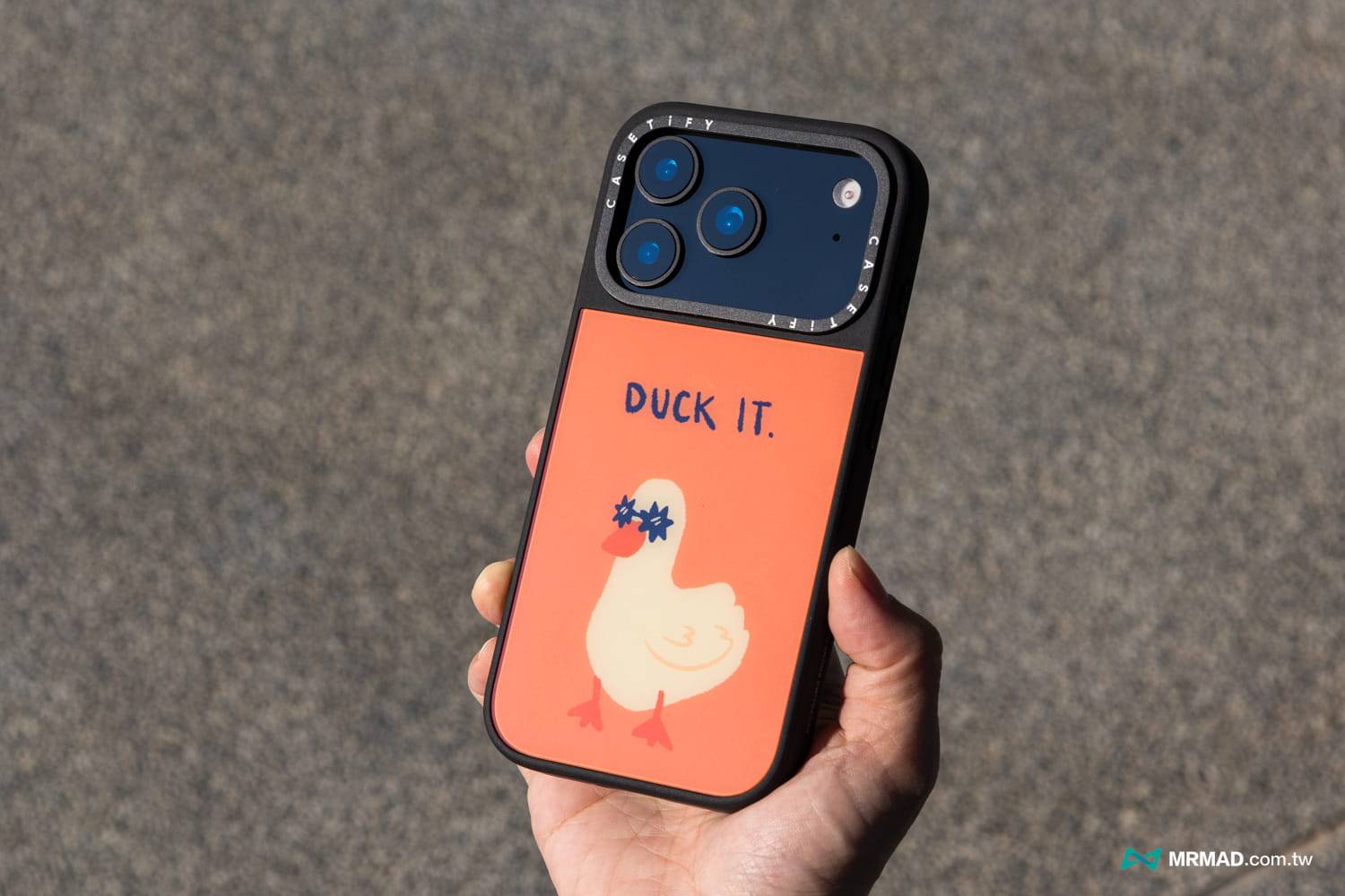 iPhone 17 CASETiFY亮面防摔手機殼評價3