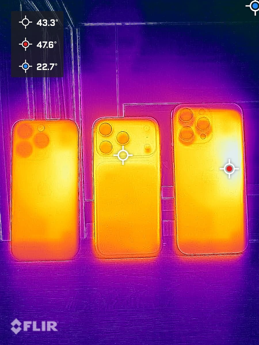 左 iPhone 16 Pro、中間 iPhone 17 Pro、右圖 iPhone 16 Pro Max