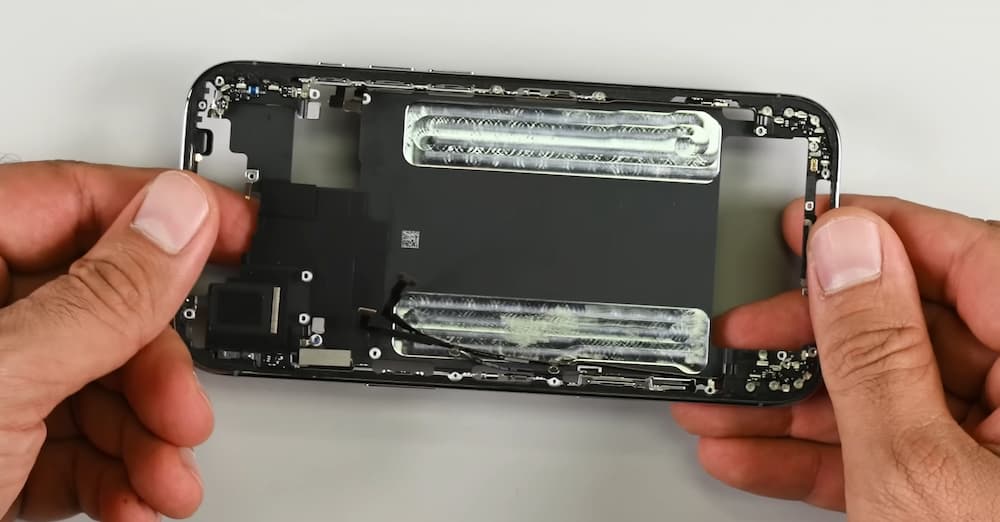 強度與耐用性:史上最薄 iPhone 卻意外堅固抗彎