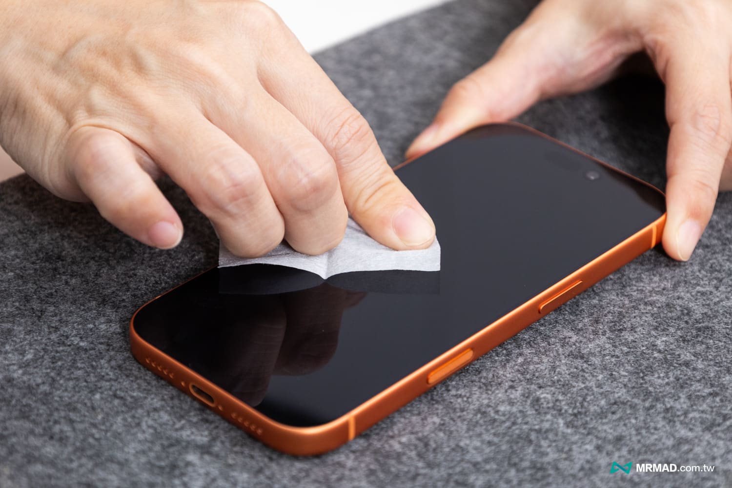 如何貼 Simmpo 抗藍光保護貼2