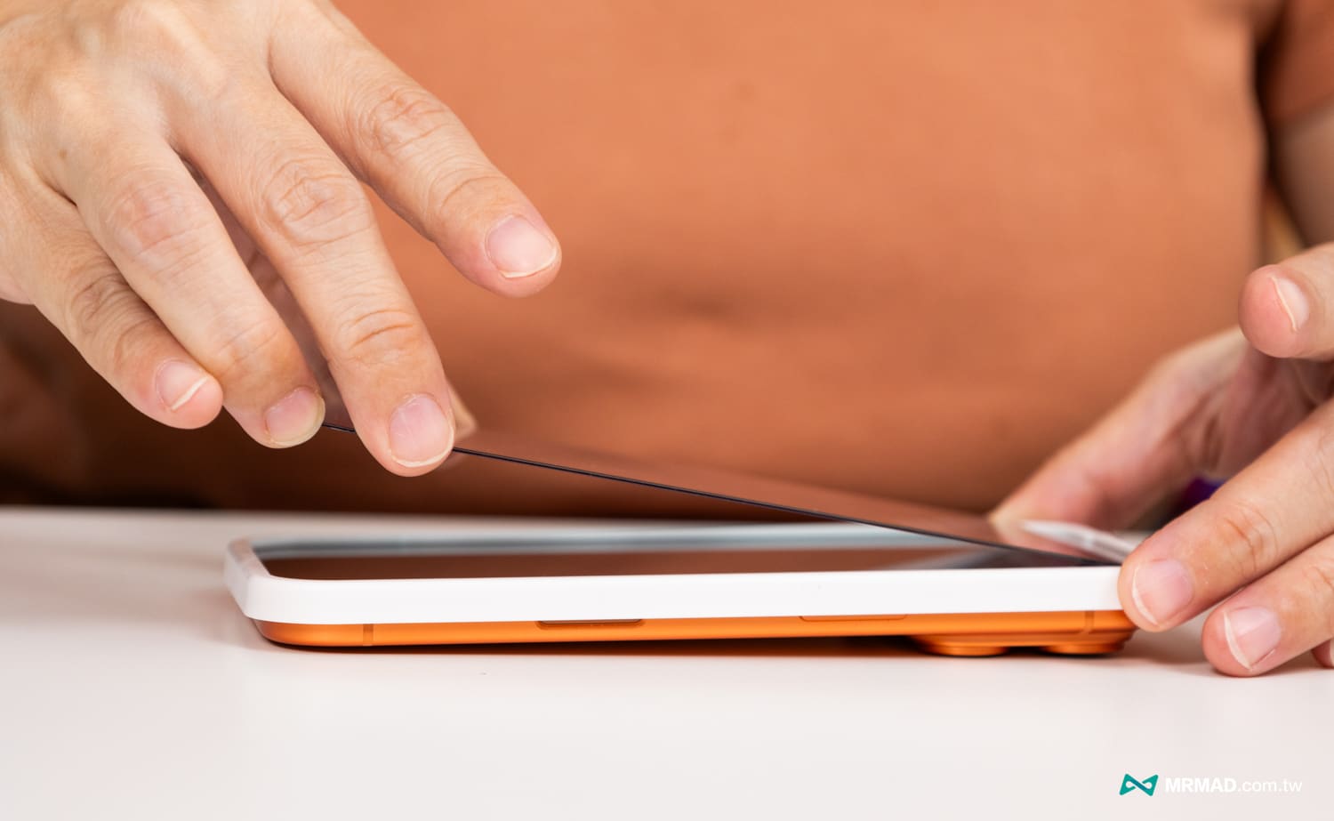 如何貼 Simmpo 抗藍光保護貼5