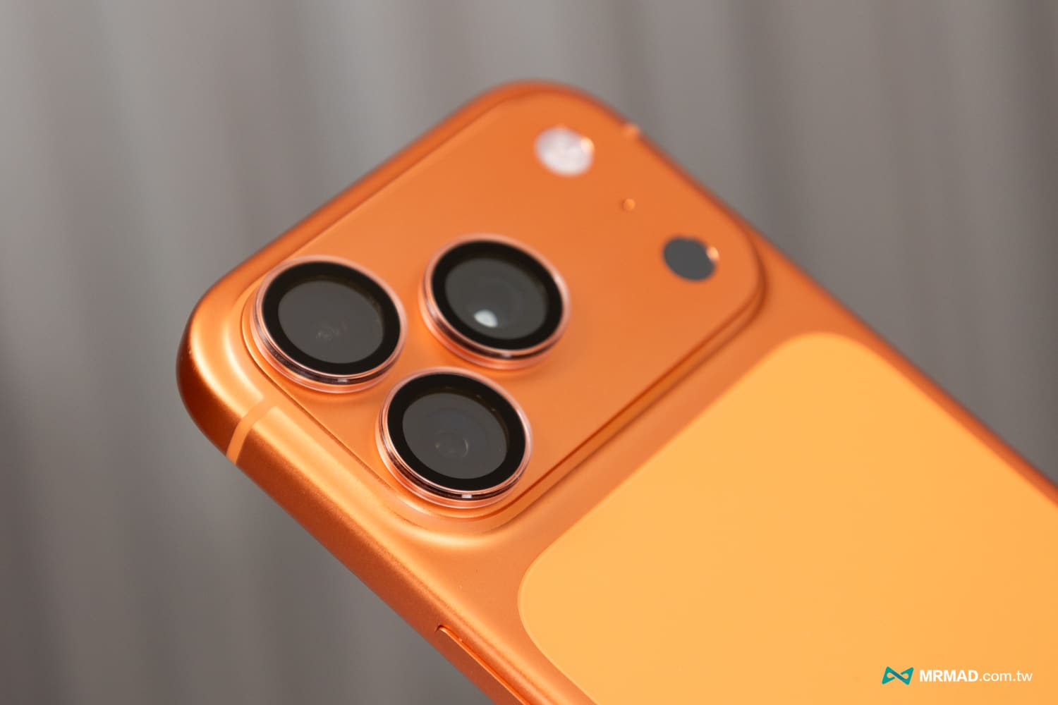 加碼開箱：L-90幻晶藍寶石鏡頭貼2