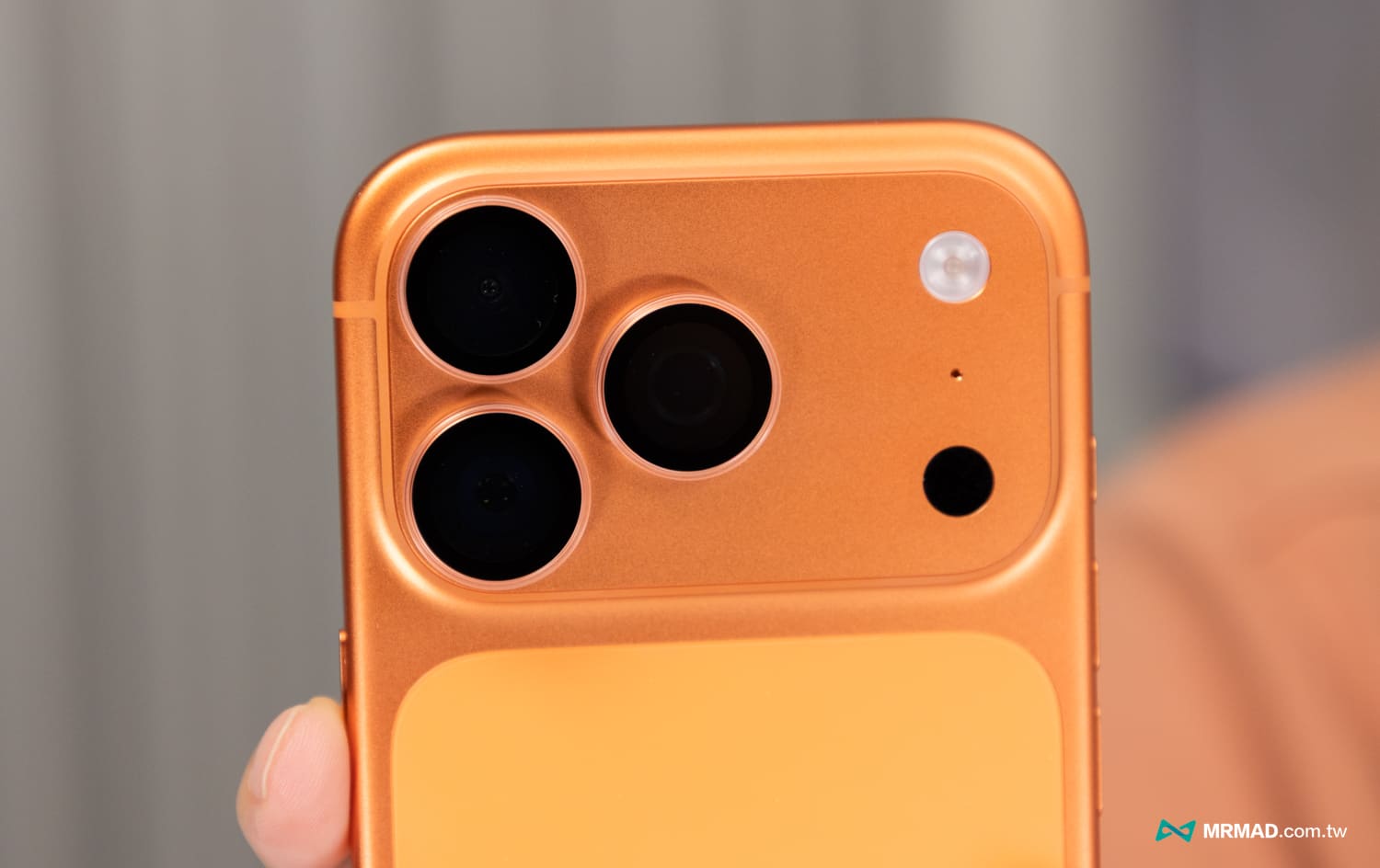 加碼開箱：L-90幻晶藍寶石鏡頭貼3