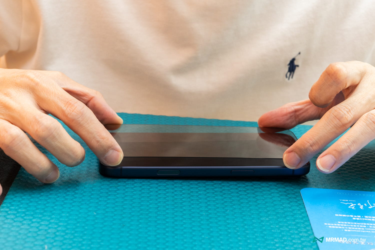 imos iPhone 17保護貼膜實測體驗6
