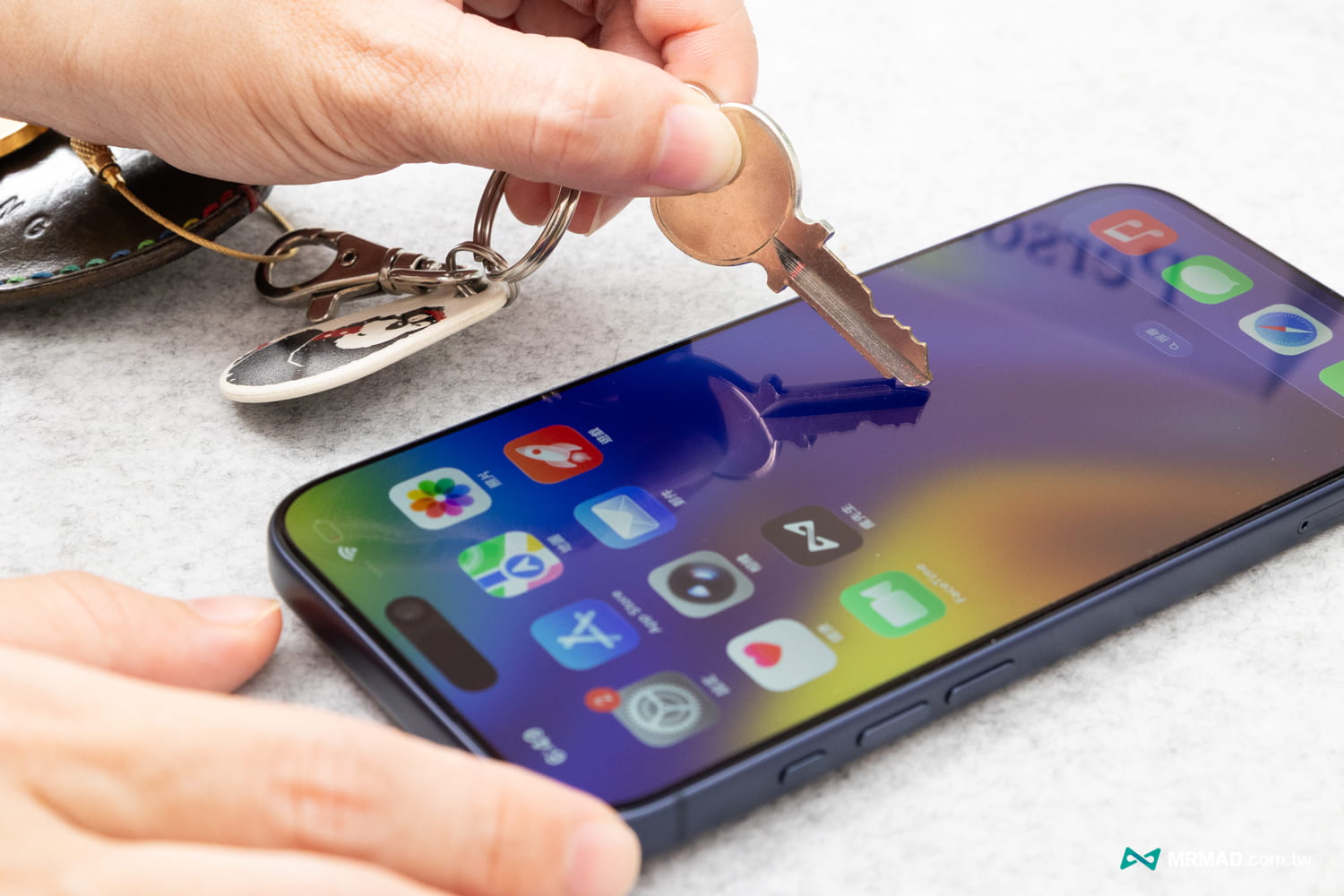 imos iPhone 17保護貼膜實測體驗12